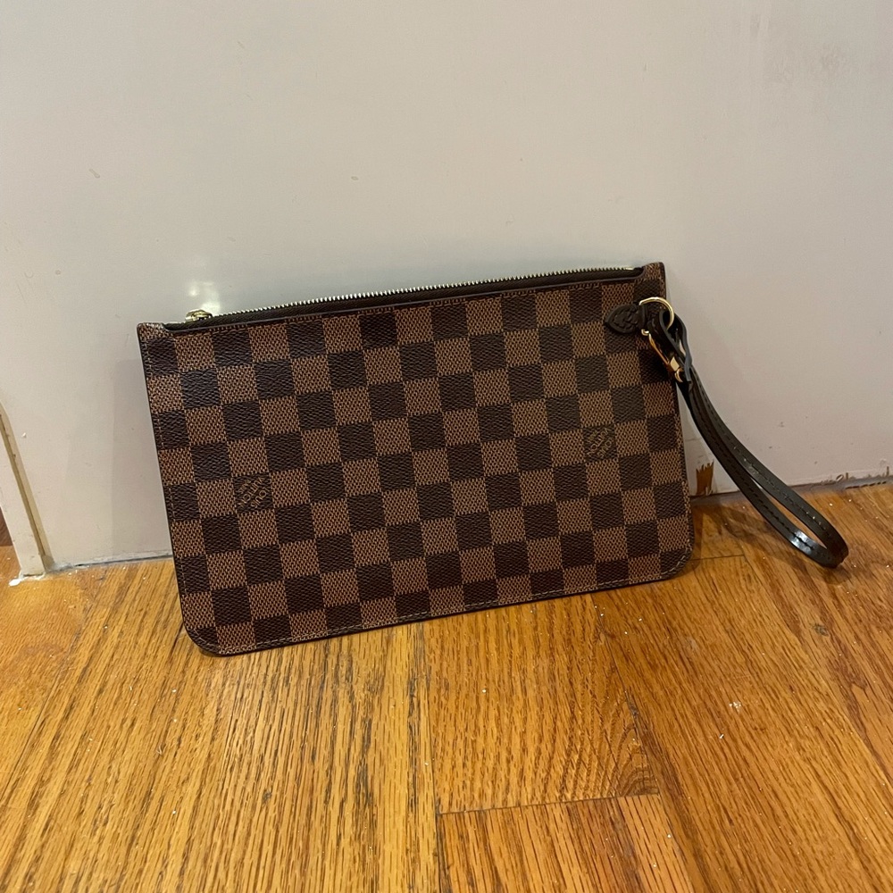 New Authentic Louis Vuitton Neverfull Damier Wristlet